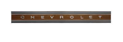 TAILGATE MOLDING WITH WOODGRAIN