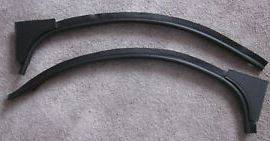 DOOR JAMB WINDLACE - BLACK (FRONT OF QUARTER AT DOOR)