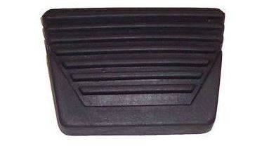 BRAKE PEDAL PAD WITH HORIZONTAL RIBS