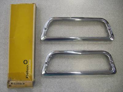 1960 CHEVY PASSENGER PARKING LAMP BEZEL - PAIR - NOS