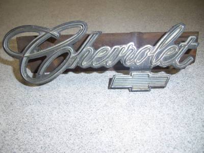 1970 CHEVY PASSENGER IMPALA GRILLE EMBLEM - USED