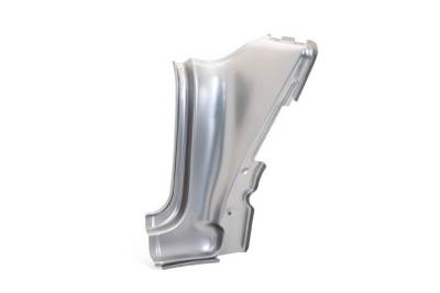 OUTER TAIL PAN TO QUARTER PANEL (AT TAIL LIGHT)
