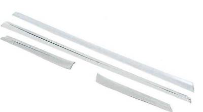 SPECIAL MOLDINGS AT WINDOW